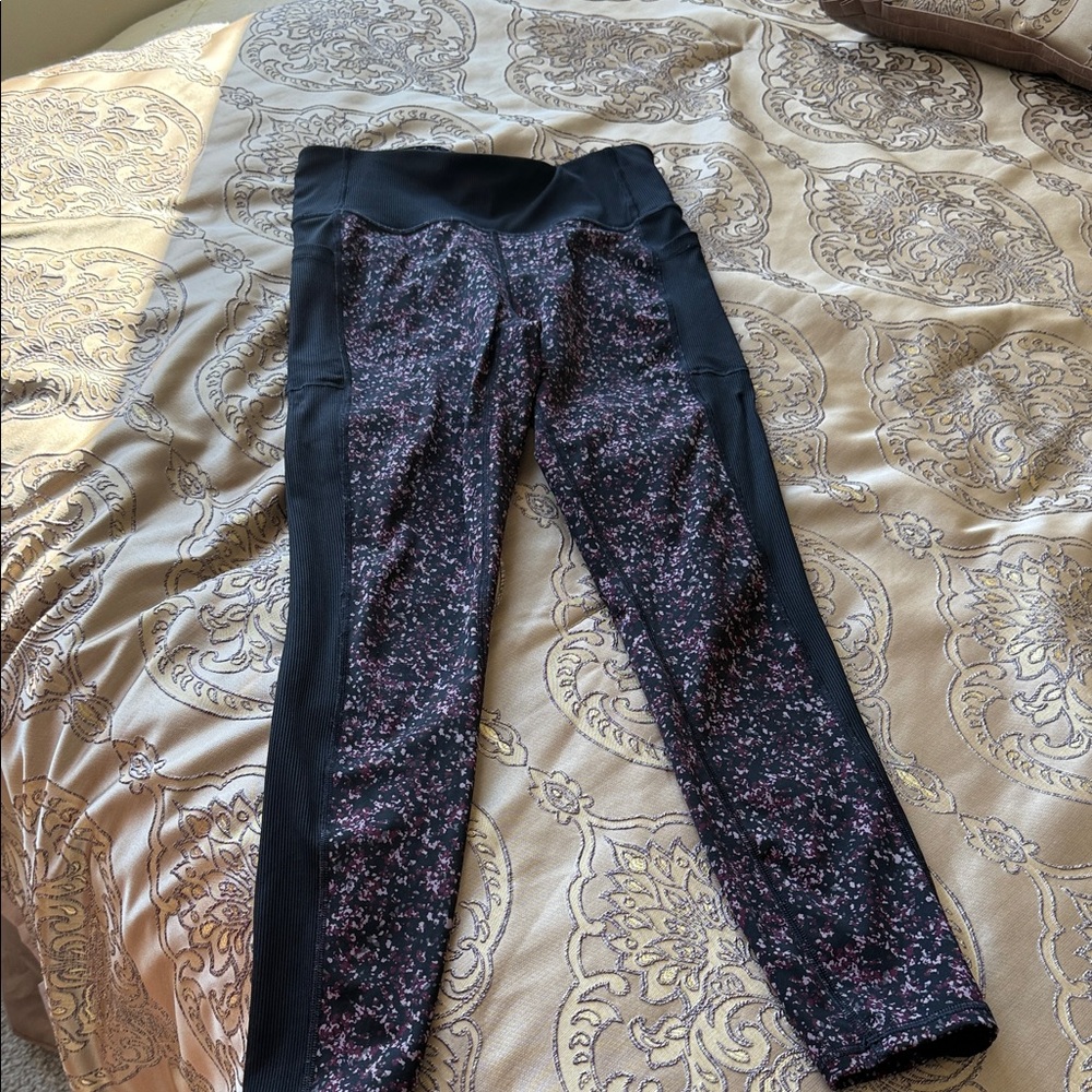 Wander Black and Pink Speckled Leggings